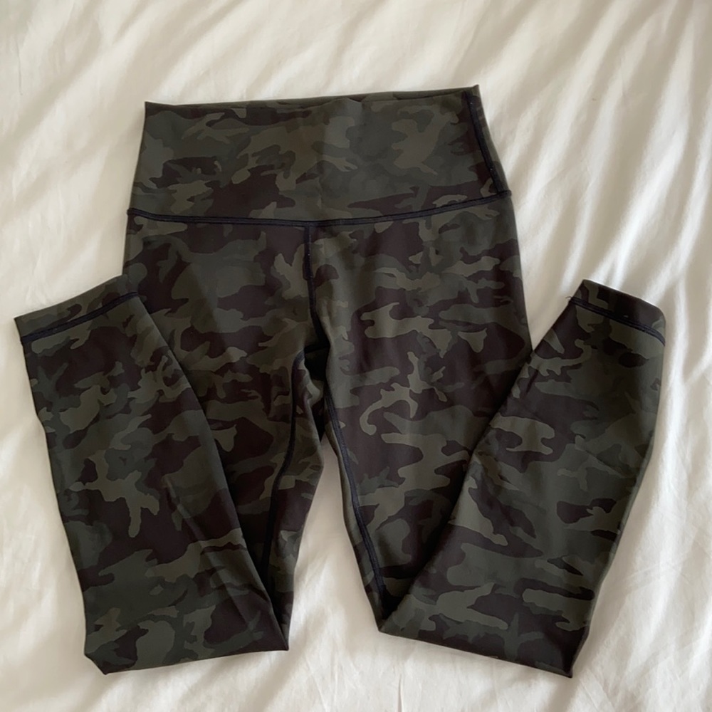 Lululemon wunder under camouflage leggings
